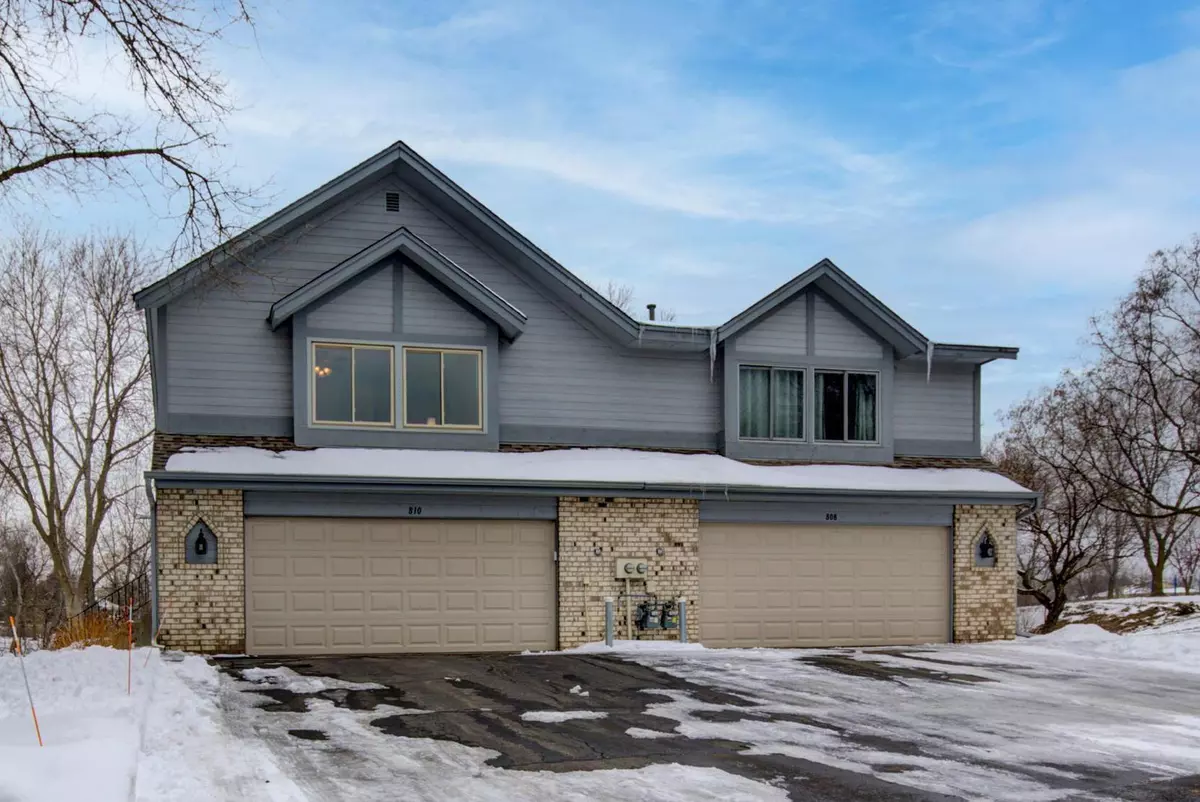 Chanhassen, MN 55317,810 Buckingwood CT