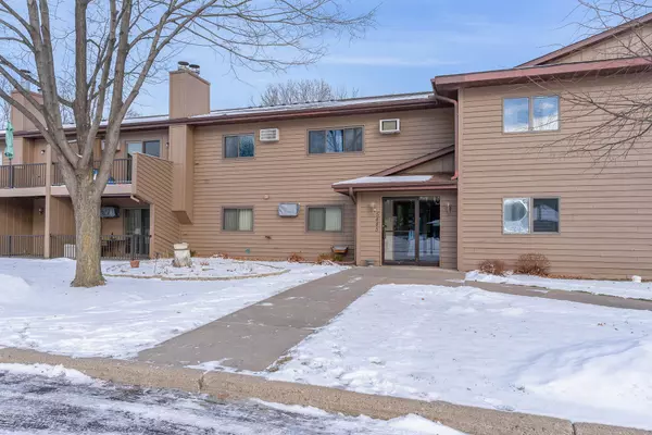 5445 Babcock TRL #N105, Inver Grove Heights, MN 55077