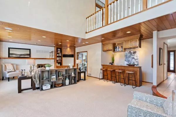 Edina, MN 55439,7611 Stonewood CT