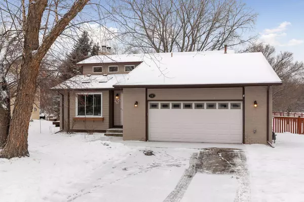 4461 Reindeer LN, Eagan, MN 55123