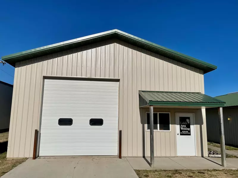 416 1/2 S Lake AVE, Battle Lake, MN 56515