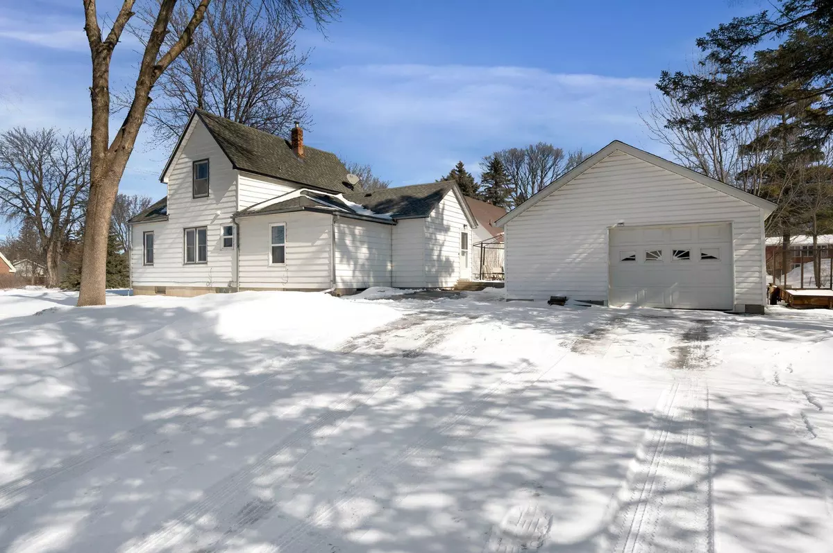 Howard Lake, MN 55349,720 9th ST