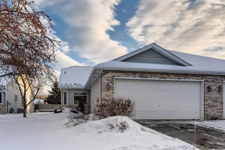 722 Emerald RDG, Roseville, MN 55113