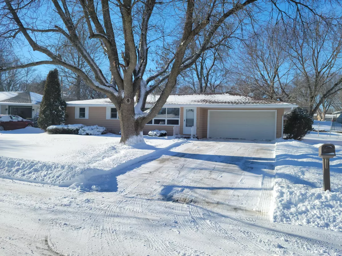 Albert Lea, MN 56007,1010 Rosehill DR