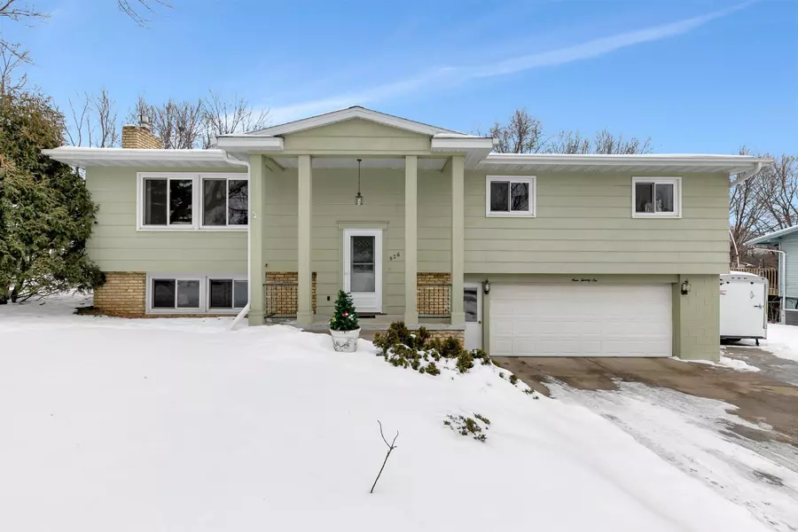 926 Brenda Lee DR, Saint Cloud, MN 56303