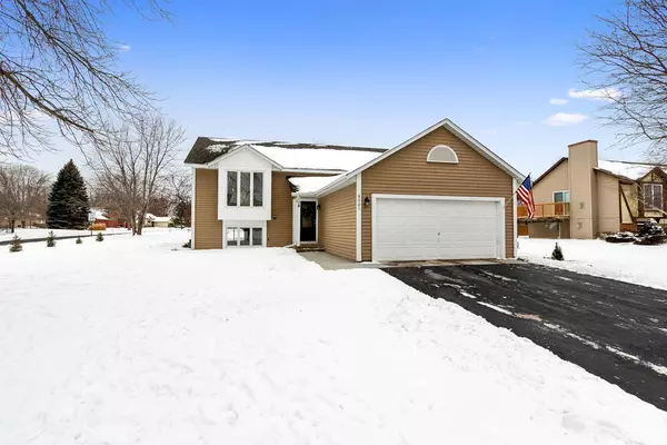 9521 Minnesota LN N, Maple Grove, MN 55369