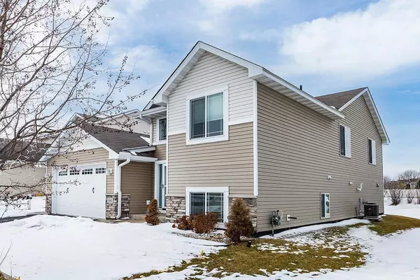 Shakopee, MN 55379,1662 Palomino ST