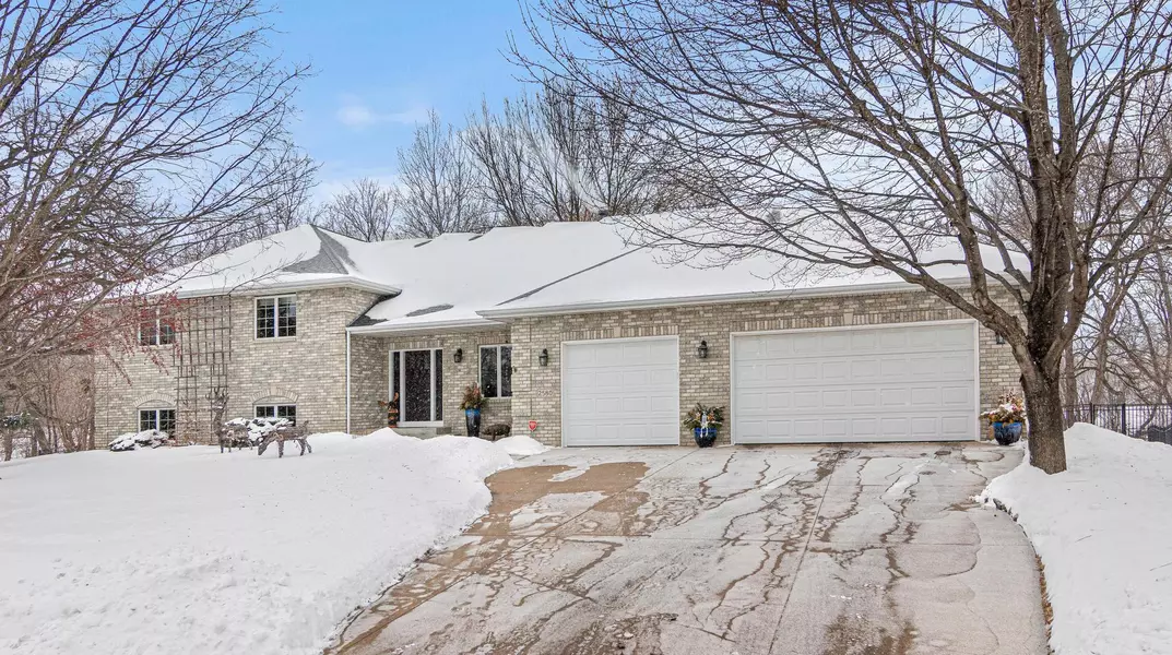 2580 Brinkhaus ST, Chaska, MN 55318