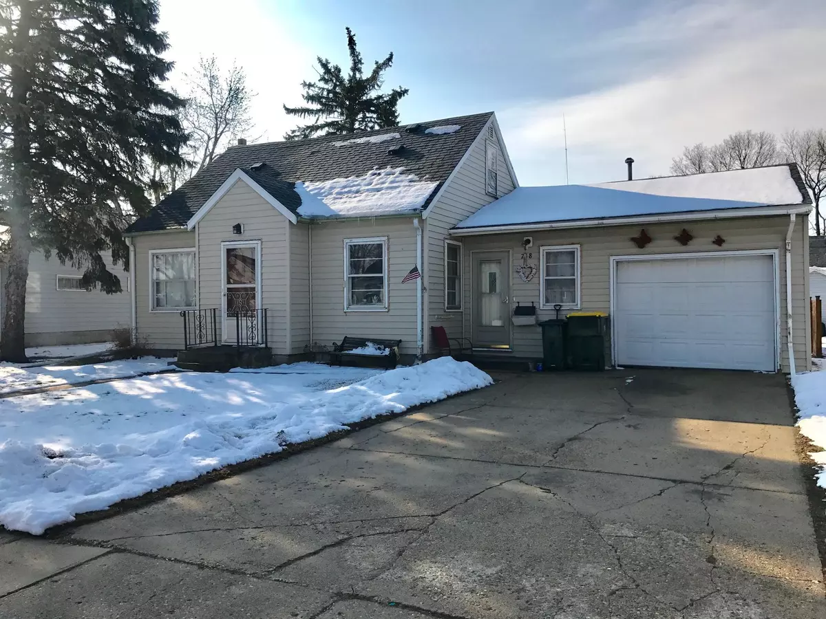 Redwood Falls, MN 56283,718 E Wyoming ST