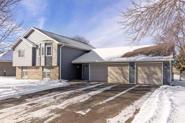 9153 Yates Bay CT, Brooklyn Park, MN 55443