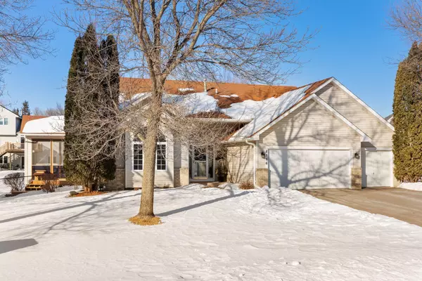 8326 Ashford RD, Woodbury, MN 55125