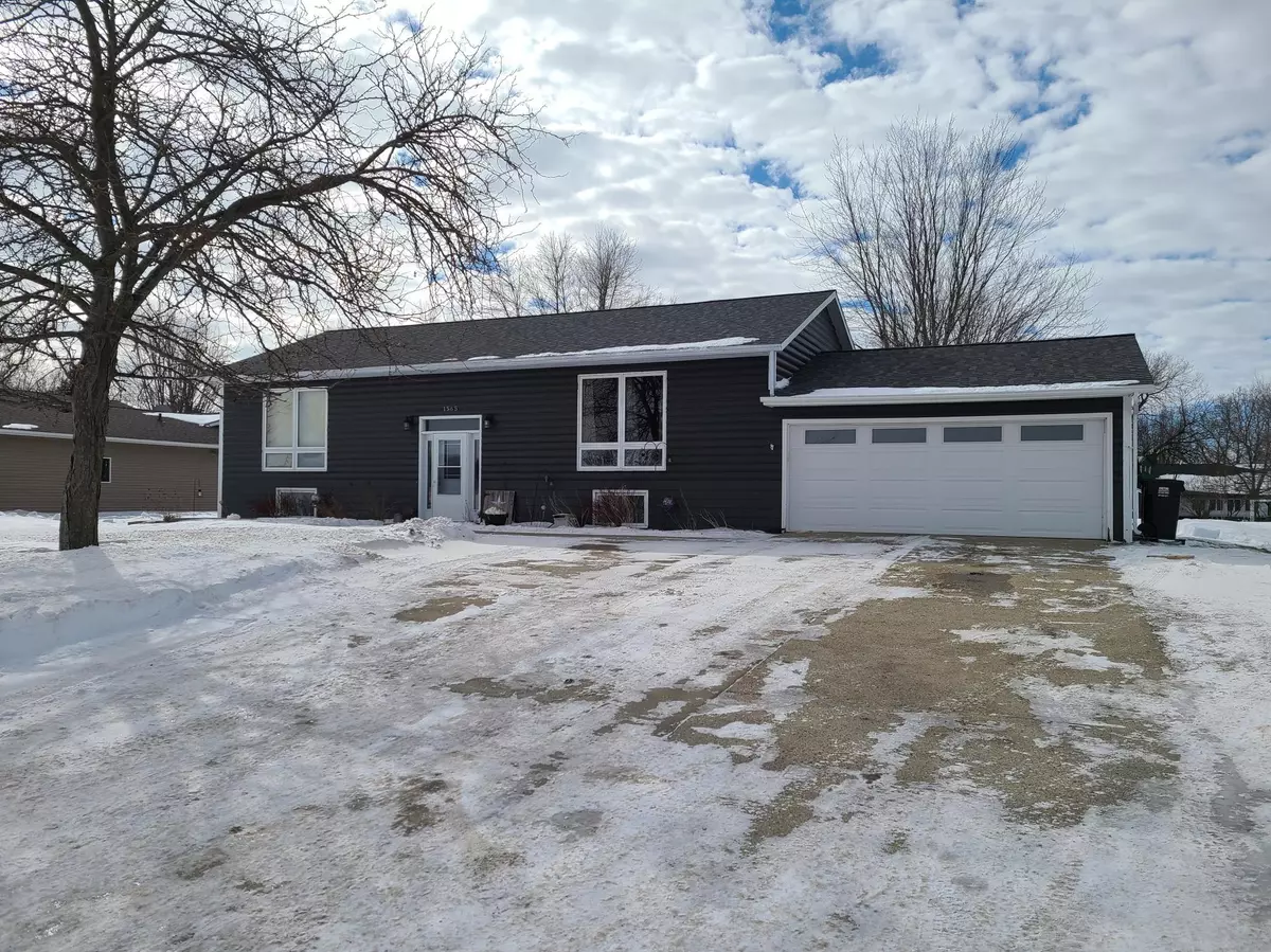 Windom, MN 56101,1565 17th ST