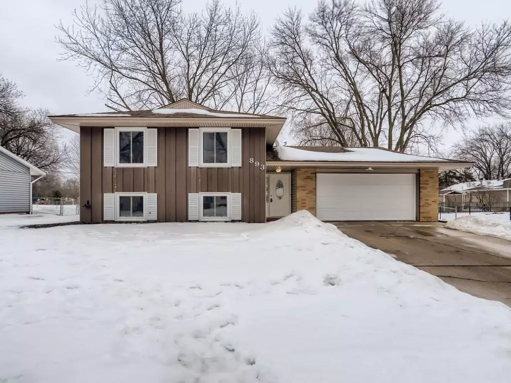 Apple Valley, MN 55124,893 Golding LN