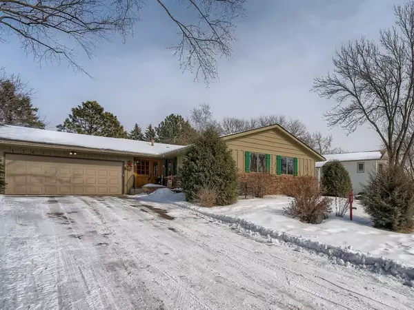 1765 Evergreen DR, Woodbury, MN 55125