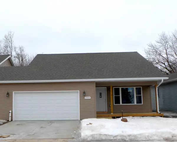 1904 Bud RD, Windom, MN 56101