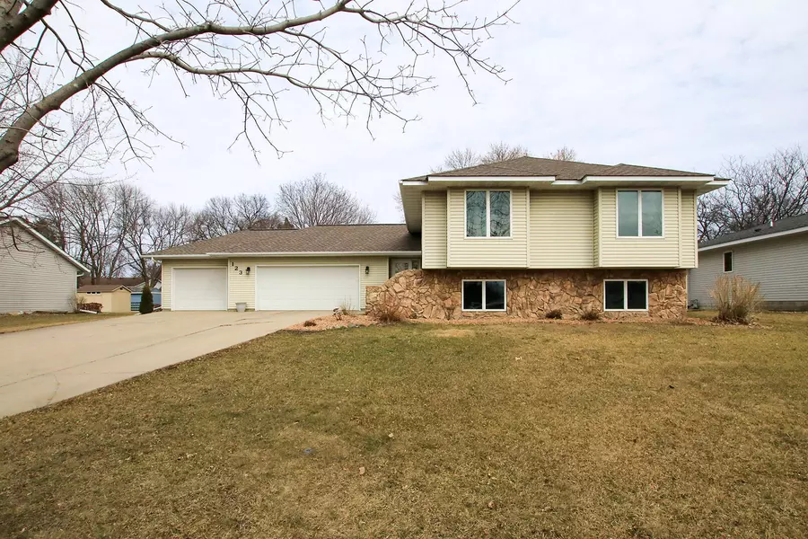 123 Elk DR SE, Hutchinson, MN 55350