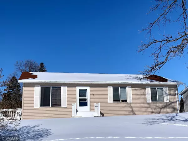 303 Lincoln E, Warroad, MN 56763