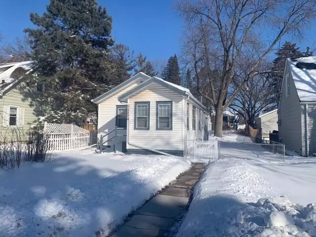 Lauderdale, MN 55113,1774 Eustis ST