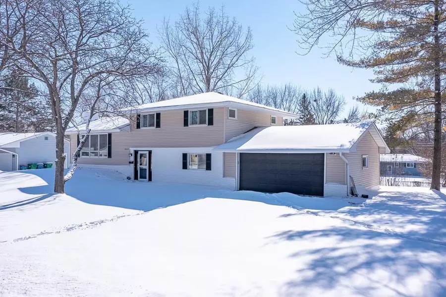 8335 Julianne TER, Golden Valley, MN 55427