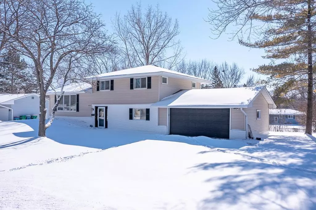 Golden Valley, MN 55427,8335 Julianne TER