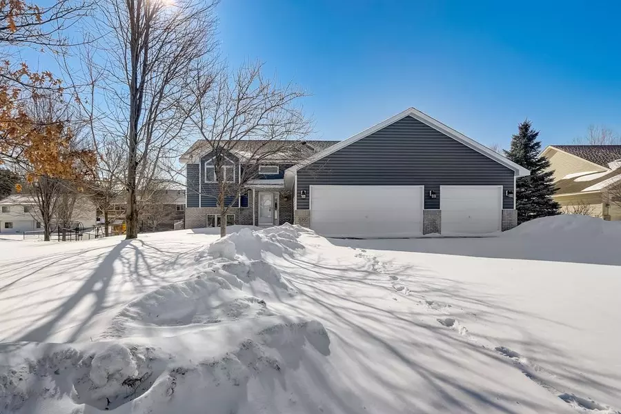 690 Highland CT, Lino Lakes, MN 55014