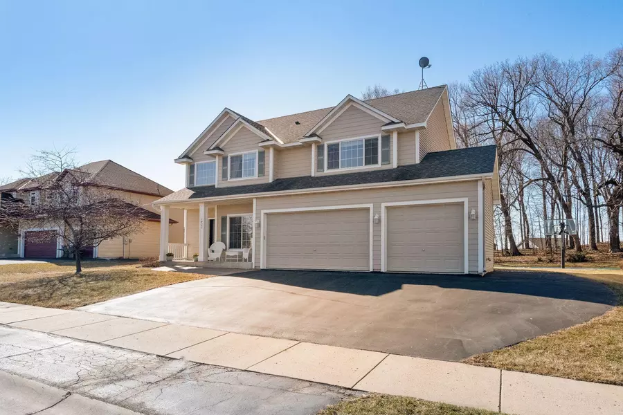 1423 Sophia DR, Chaska, MN 55318