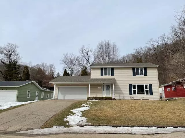 Winona, MN 55987,806 W Burns Valley RD