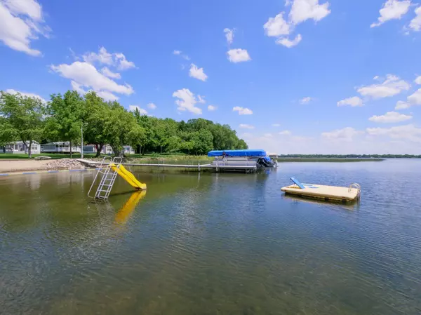 Alexandria, MN 56308,5055, 5021 W Lake Mary DR SW #20&21