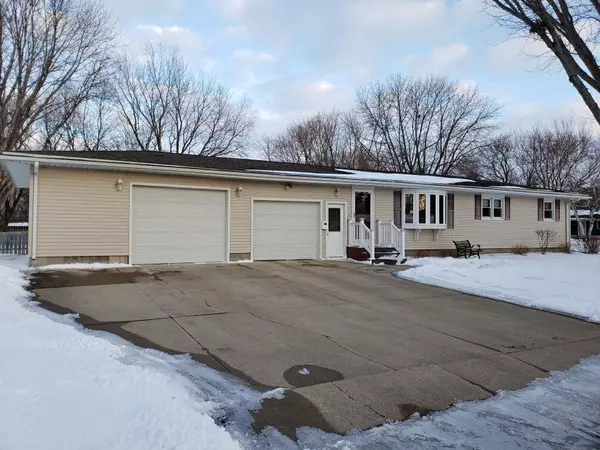 903 Cheryl AVE, Marshall, MN 56258