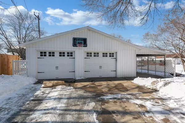 Saint Cloud, MN 56301,827 Mckinley PL S