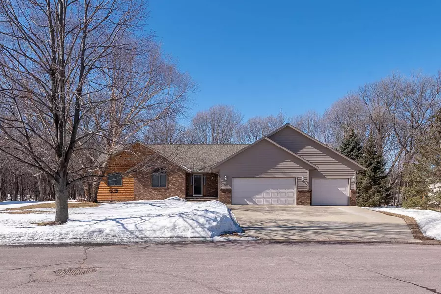 1616 Northridge LN, North Mankato, MN 56003