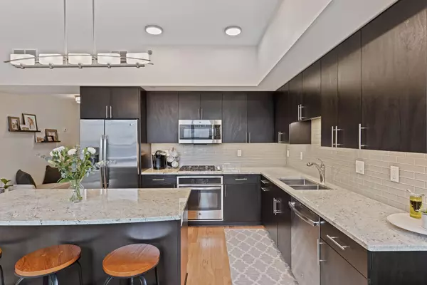 Minneapolis, MN 55415,740 Portland AVE #810