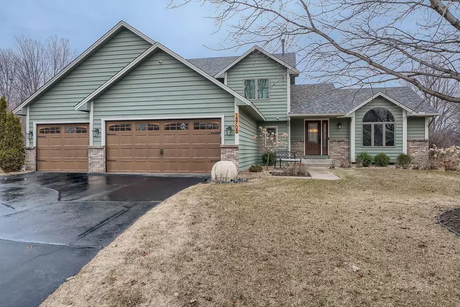 15705 Chalet CT, Burnsville, MN 55306