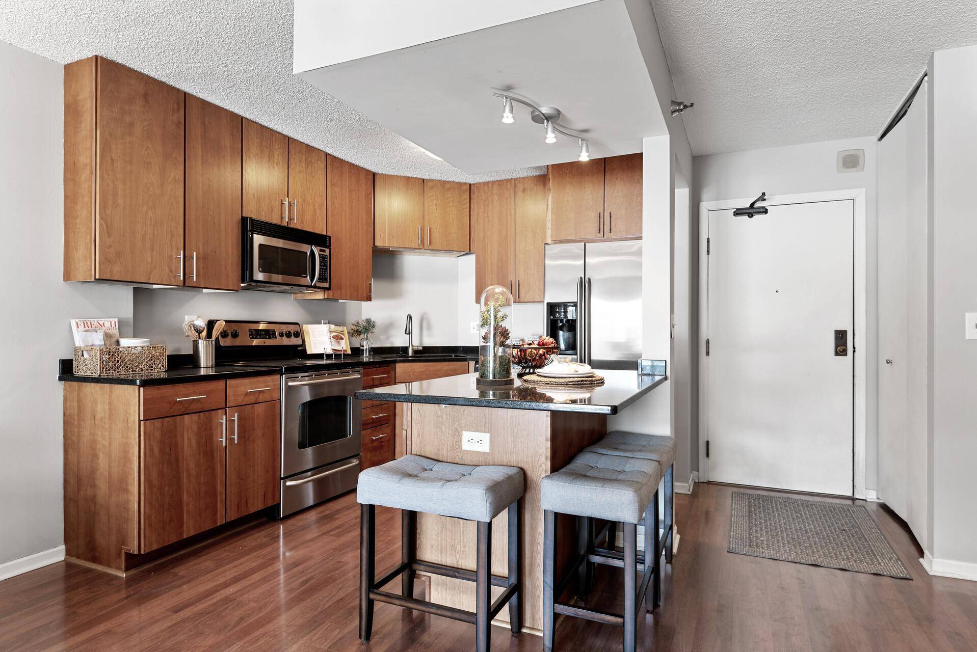 Minneapolis, MN 55401,401 S 1st ST #708