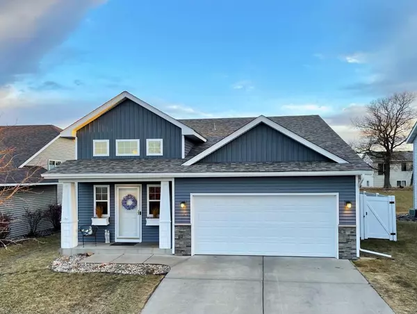 1136 Orchid DR NE, Sauk Rapids, MN 56379