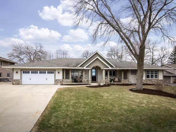 15253 Edgewater CIR NE, Prior Lake, MN 55372