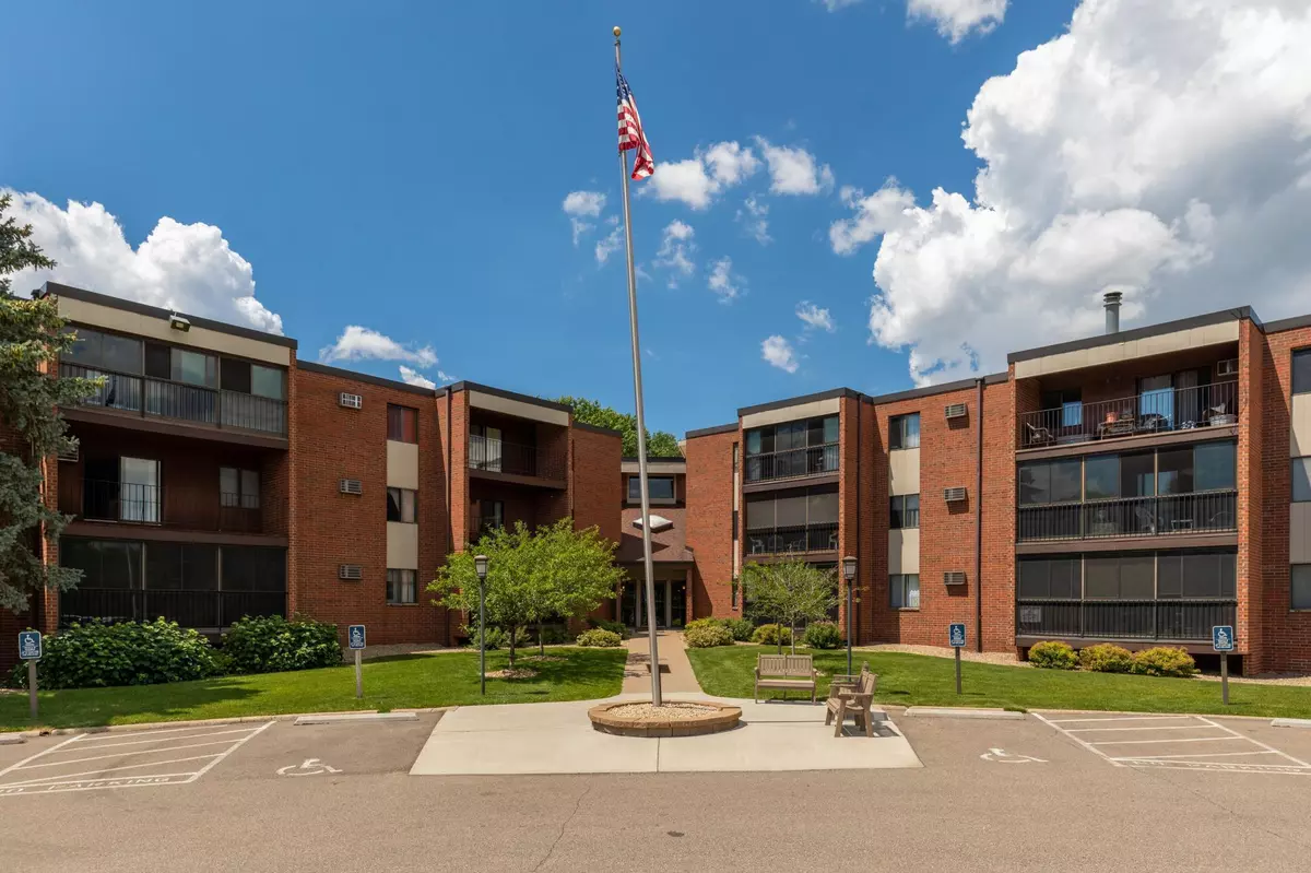 Burnsville, MN 55337,1800 Riverwood DR #315