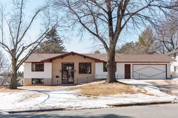 Edina, MN 55435,6812 Brittany RD