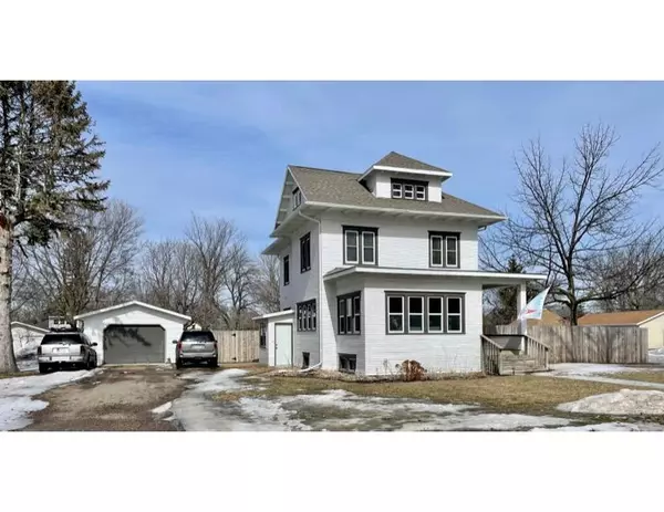 704 10th AVE, Clarkfield, MN 56223