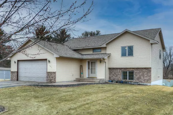 601 Hillcrest DR, Roberts, WI 54023