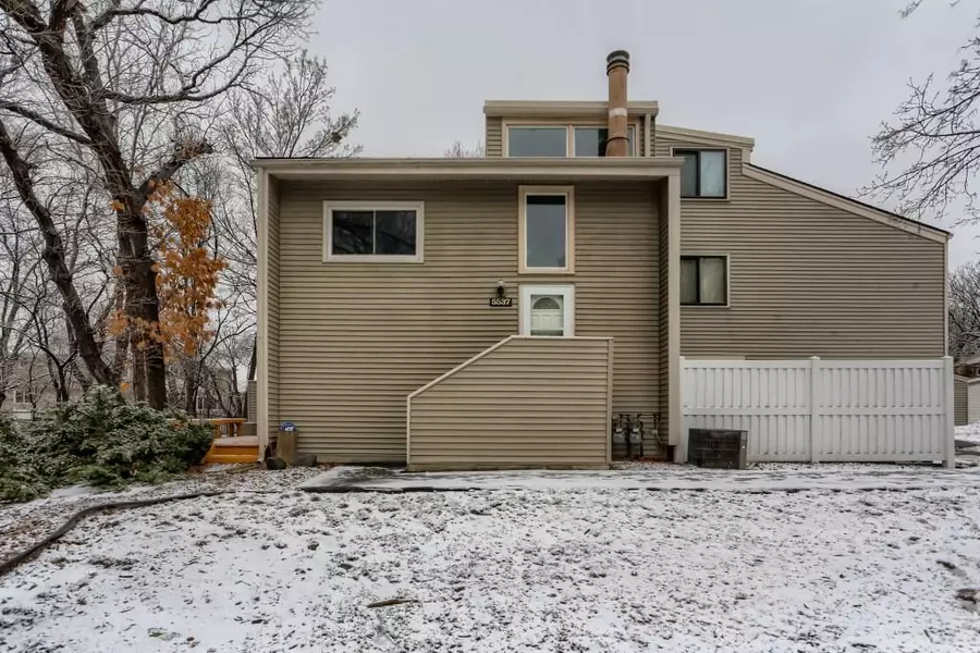 5537 E Bavarian PASS, Fridley, MN 55432