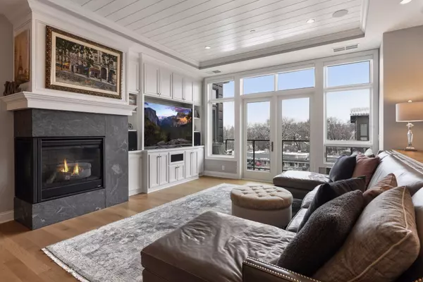 Wayzata, MN 55391,875 Lake ST N #404