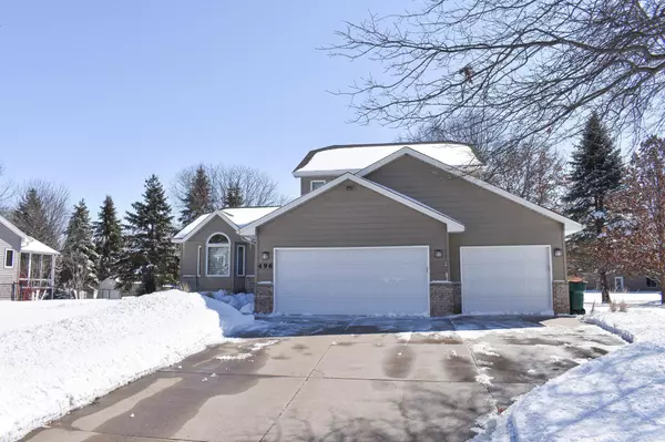 496 Hawthorn RD, Lino Lakes, MN 55014