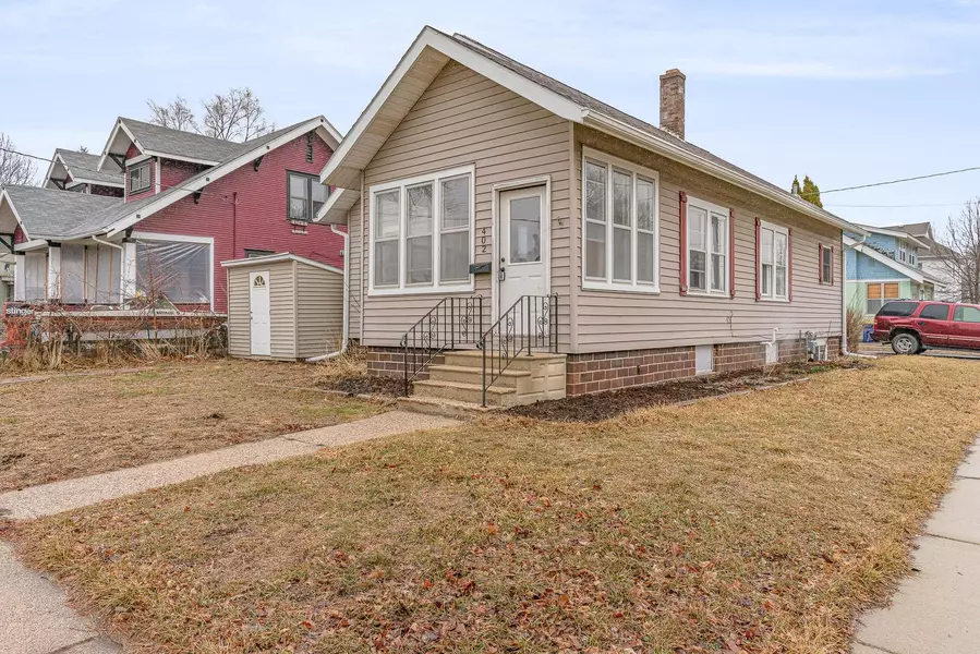 402 8th ST NW, Faribault, MN 55021