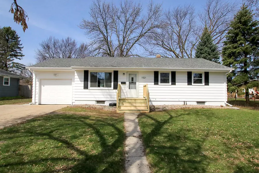 1521 Ford AVE N, Glencoe, MN 55336