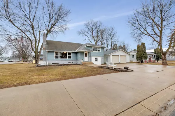 79 Madison AVE, Lester Prairie, MN 55354