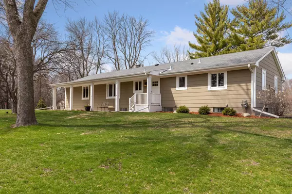 Minnetonka, MN 55305,13528 Larkin DR