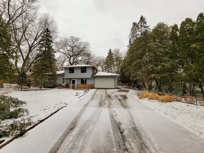 1525 N Birch Lake BLVD, White Bear Lake, MN 55110