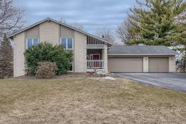 Burnsville, MN 55337,2001 Raymar CT