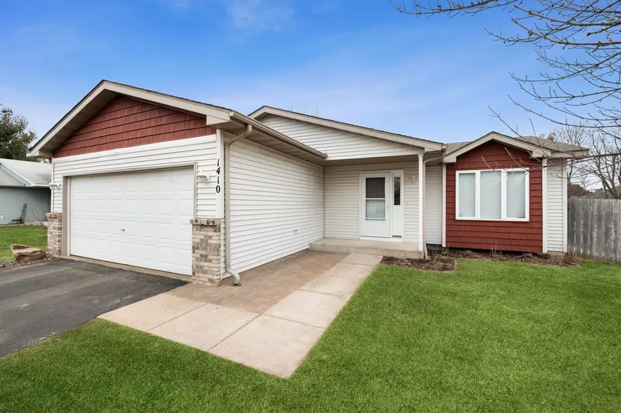 1410 Carriage LN S, Cambridge, MN 55008